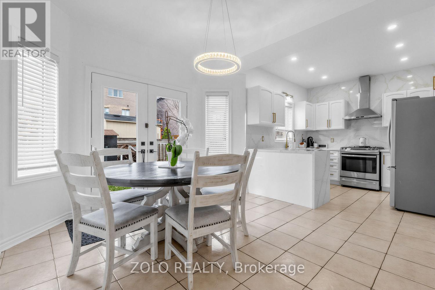1911 Swan Street, Innisfil, ON - Indoor Photo Showing Dining Room