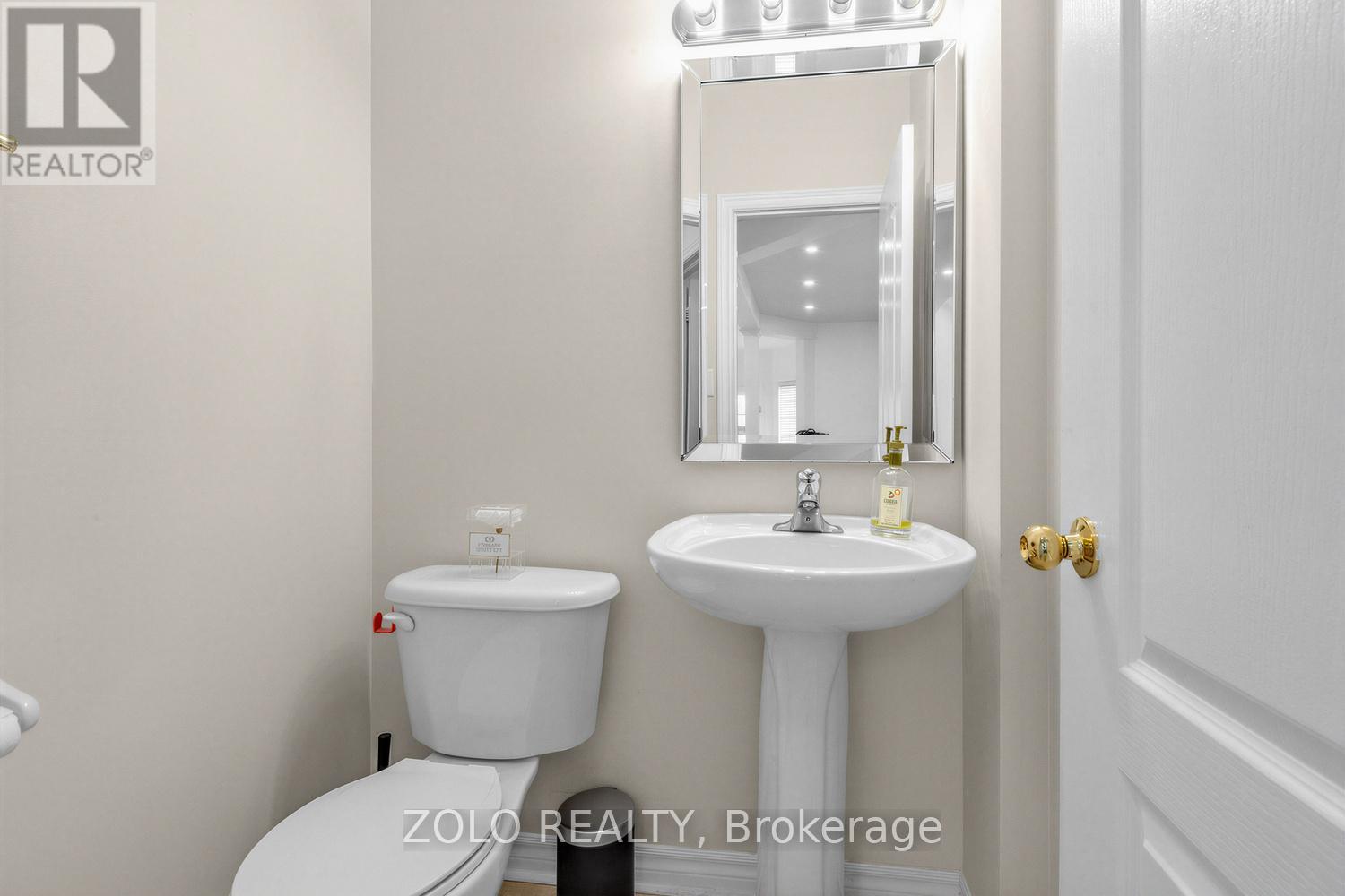 1911 Swan Street, Innisfil, ON - Indoor Photo Showing Bathroom