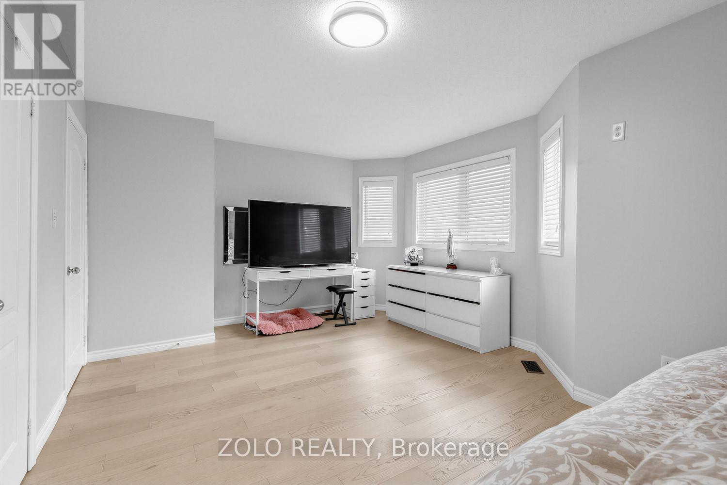 1911 Swan Street, Innisfil, ON - Indoor Photo Showing Bedroom