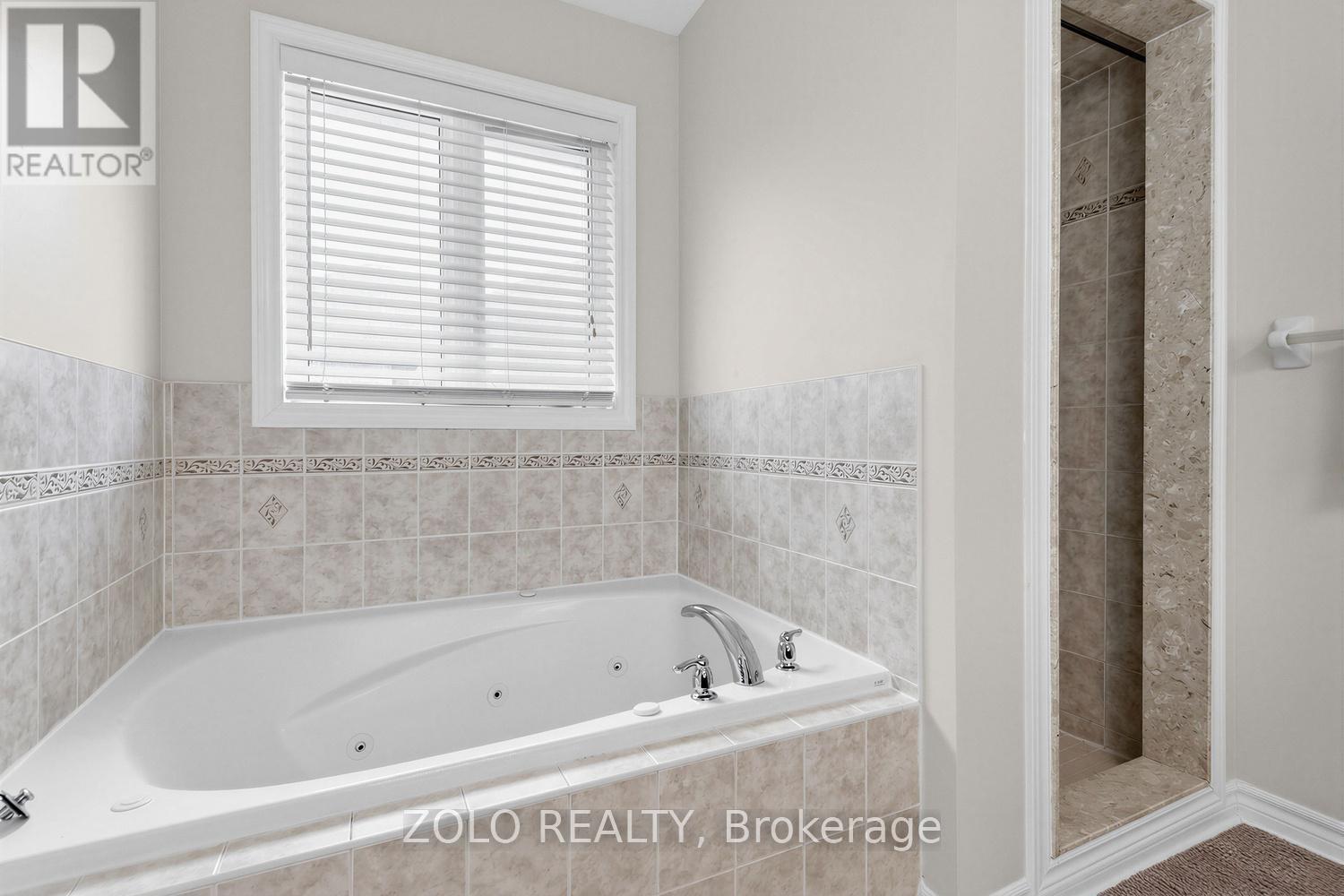 1911 Swan Street, Innisfil, ON - Indoor Photo Showing Bathroom
