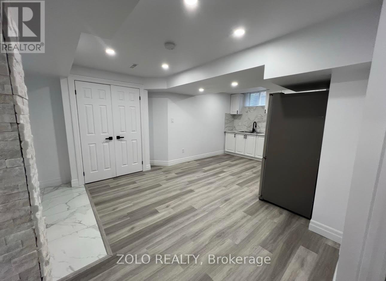 1911 Swan Street, Innisfil, ON - Indoor Photo Showing Other Room
