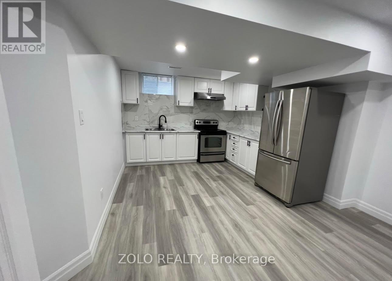 1911 Swan Street, Innisfil, ON - Indoor Photo Showing Kitchen With Stainless Steel Kitchen