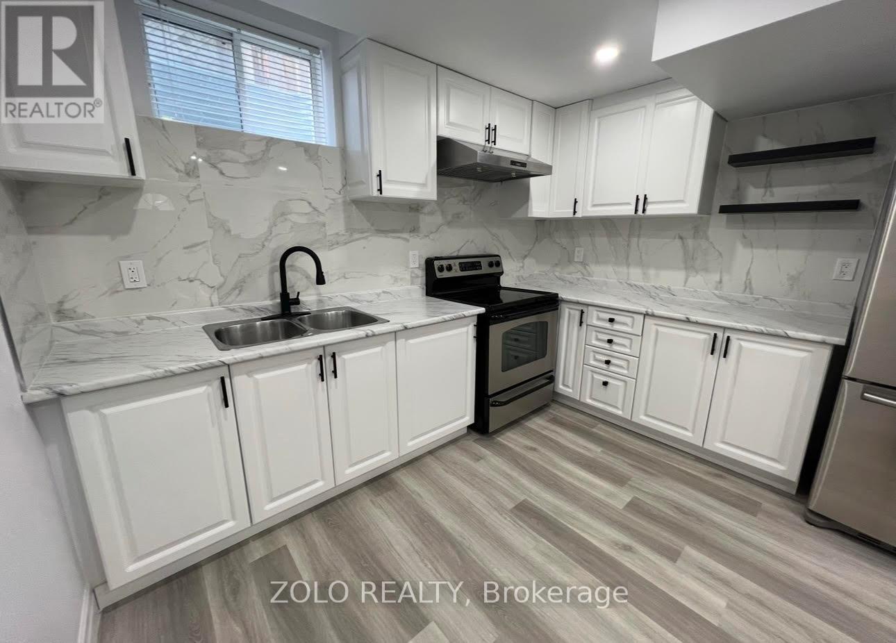 1911 Swan Street, Innisfil, ON - Indoor Photo Showing Kitchen With Stainless Steel Kitchen With Double Sink With Upgraded Kitchen