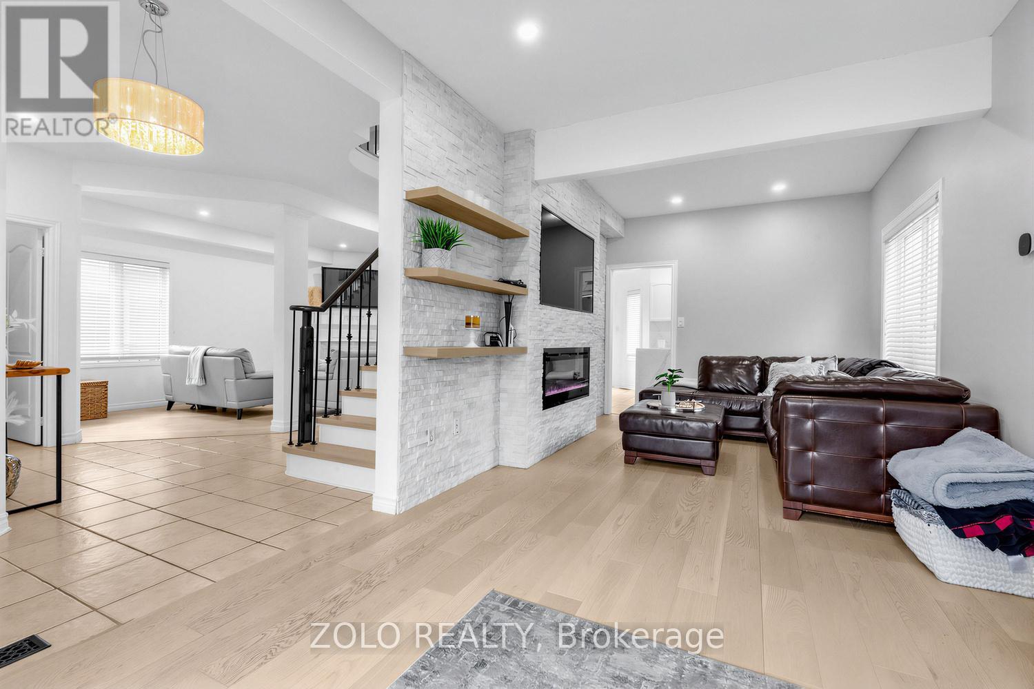 1911 Swan Street, Innisfil, ON - Indoor With Fireplace