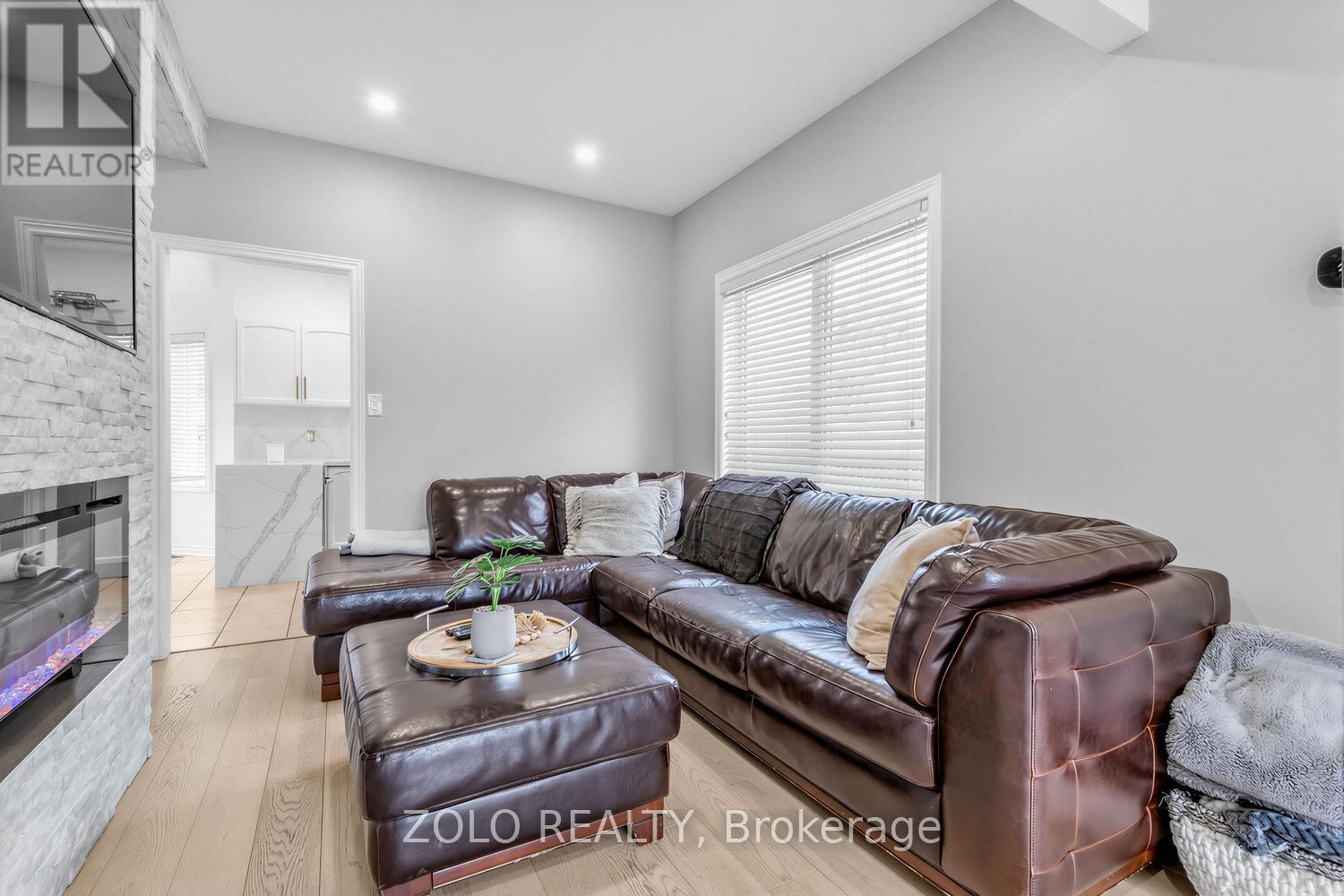 1911 Swan Street, Innisfil, ON - Indoor Photo Showing Living Room With Fireplace