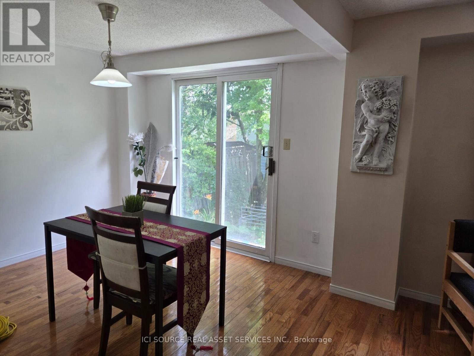 90 Cole Road, Guelph, ON - Indoor Photo Showing Dining Room