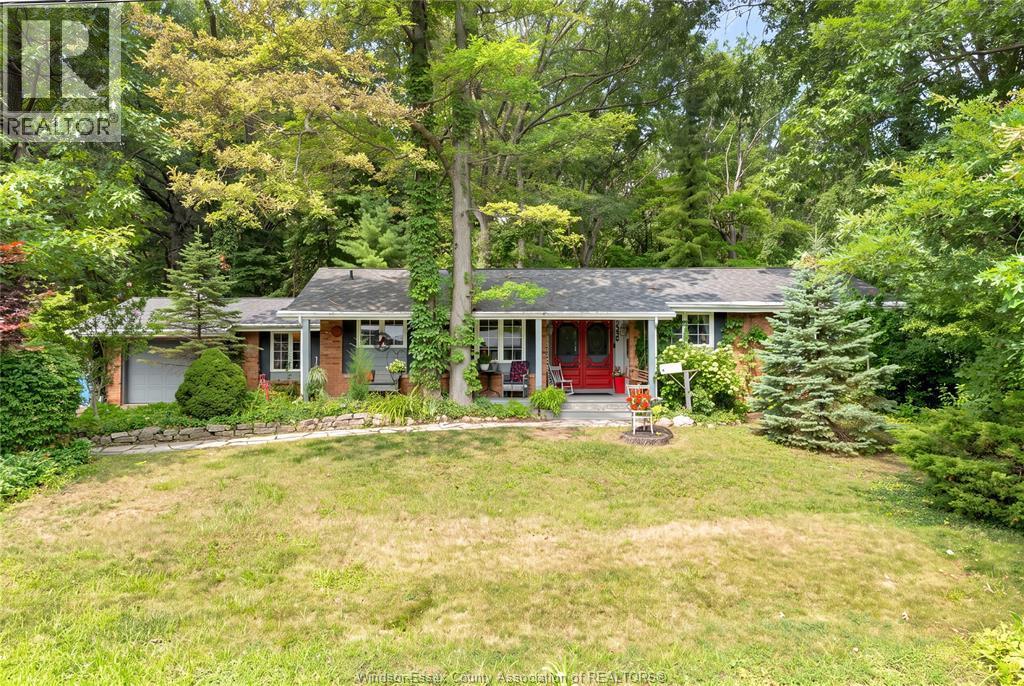 1335 Laurier Drive, Lasalle, ON - Outdoor