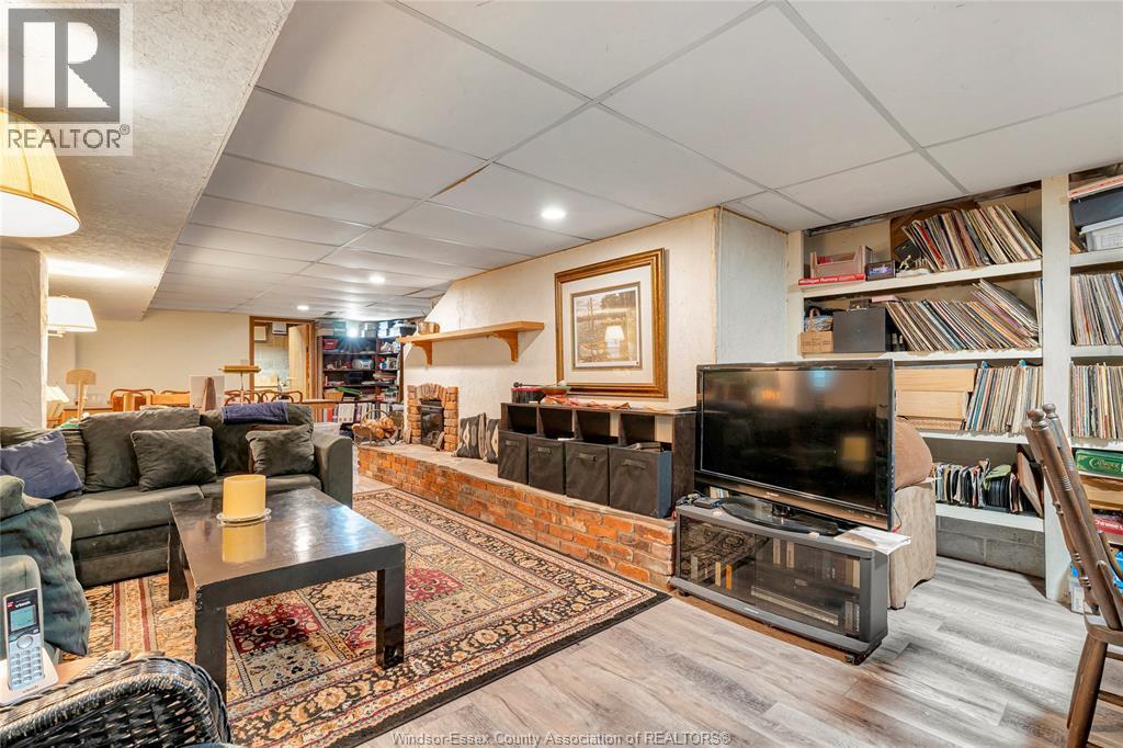 1335 Laurier Drive, Lasalle, ON - Indoor