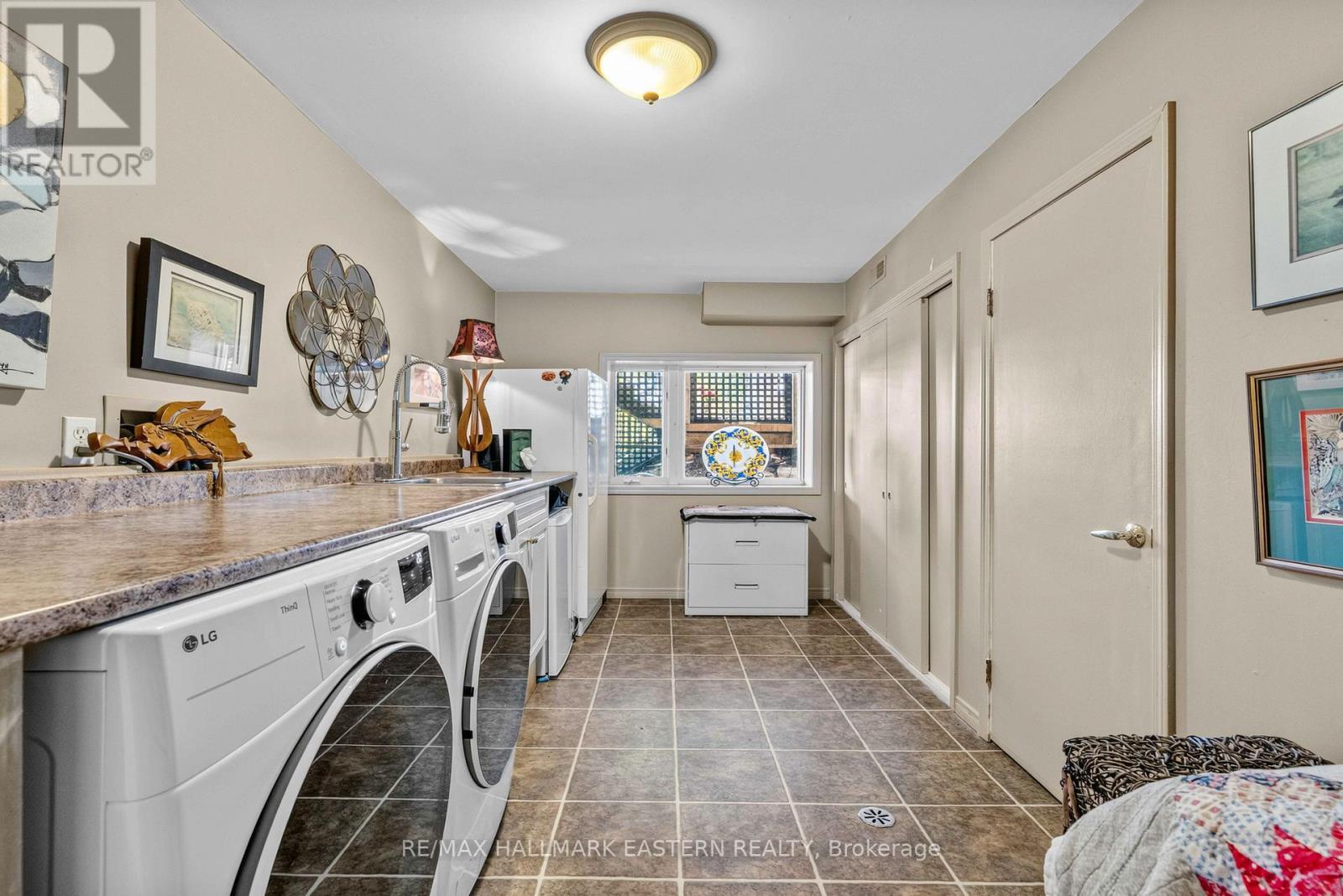 1052 Tedford Lane, Douro-Dummer, ON - Indoor Photo Showing Laundry Room