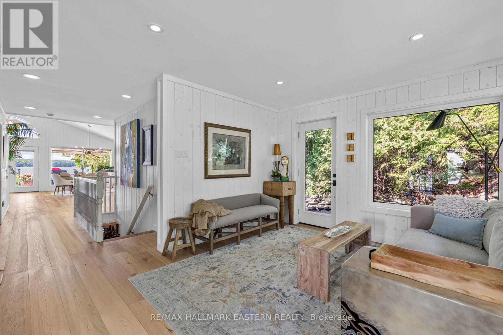 1052 Tedford Lane, Douro-Dummer, ON - Indoor Photo Showing Living Room