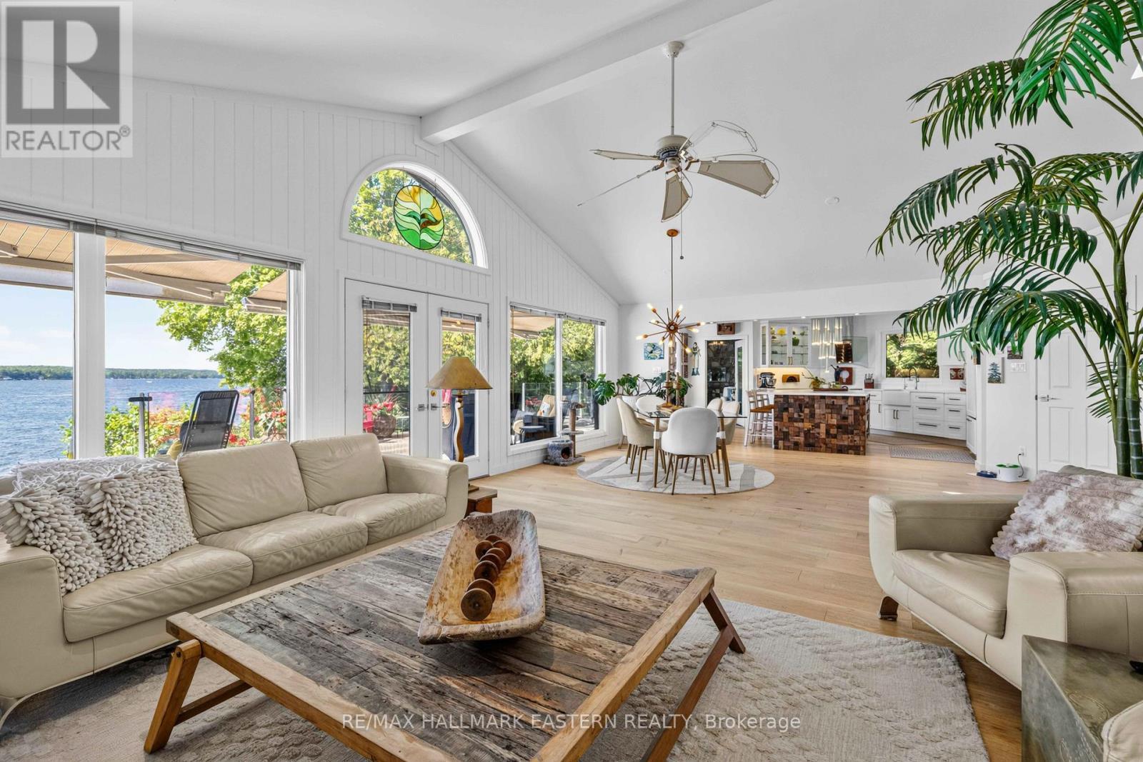 1052 Tedford Lane, Douro-Dummer, ON - Indoor Photo Showing Living Room