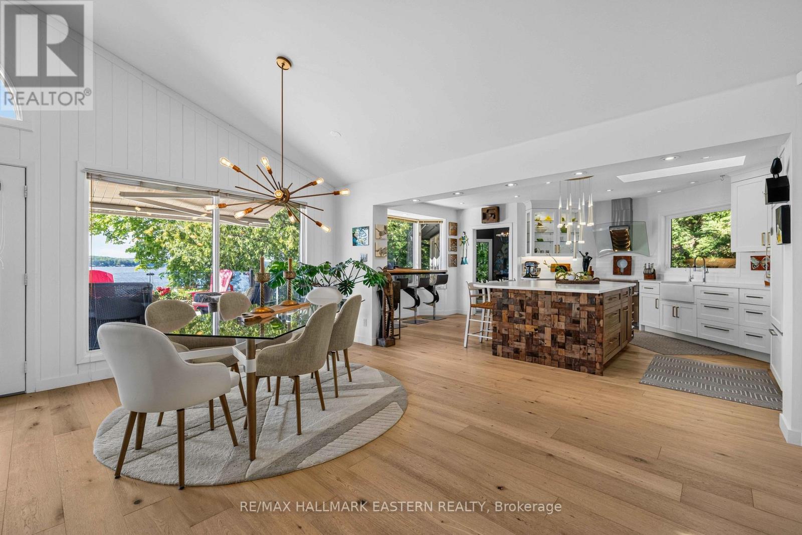 1052 Tedford Lane, Douro-Dummer, ON - Indoor Photo Showing Dining Room