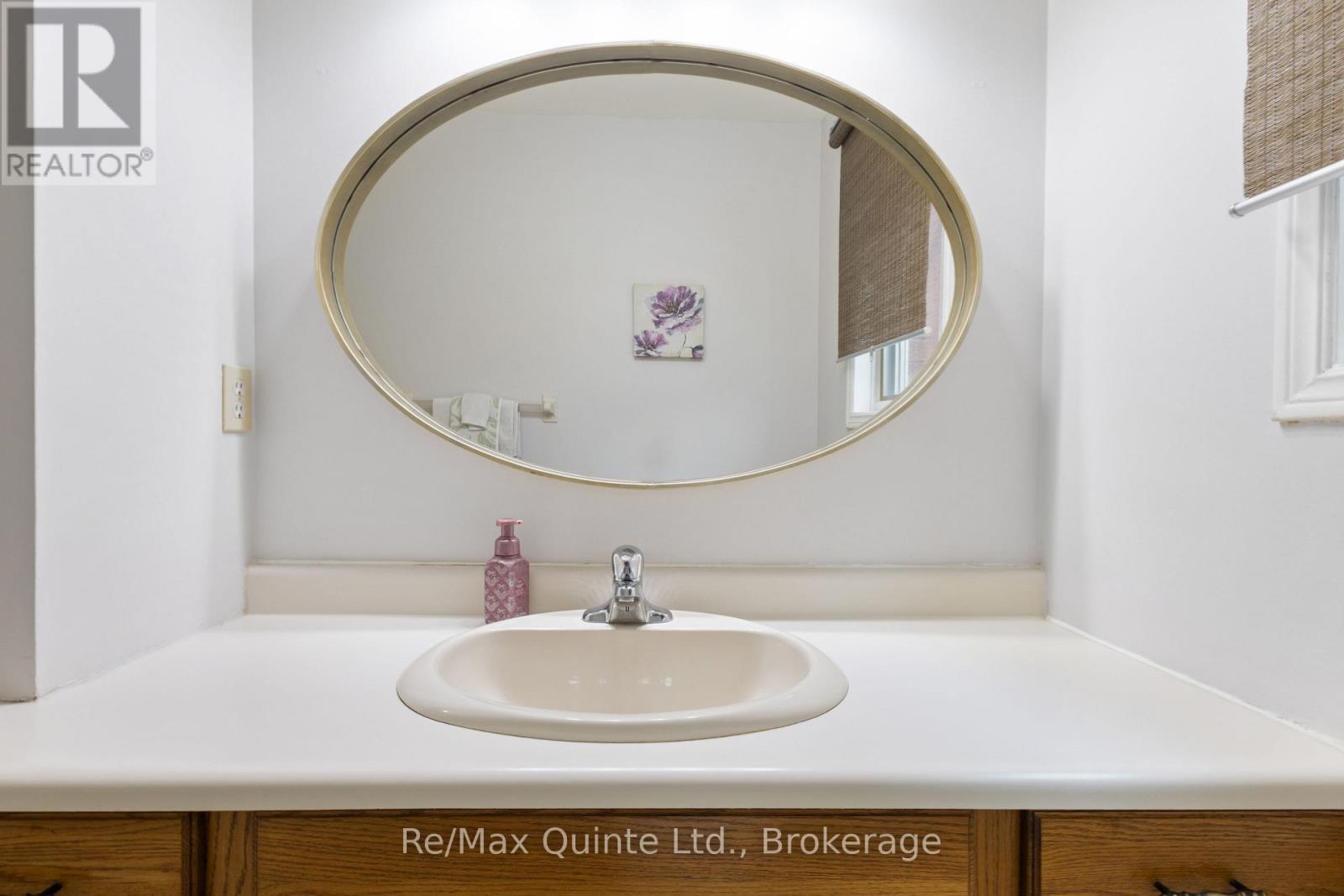 310 Bridge Street W, Belleville (Belleville Ward), ON - Indoor Photo Showing Bathroom