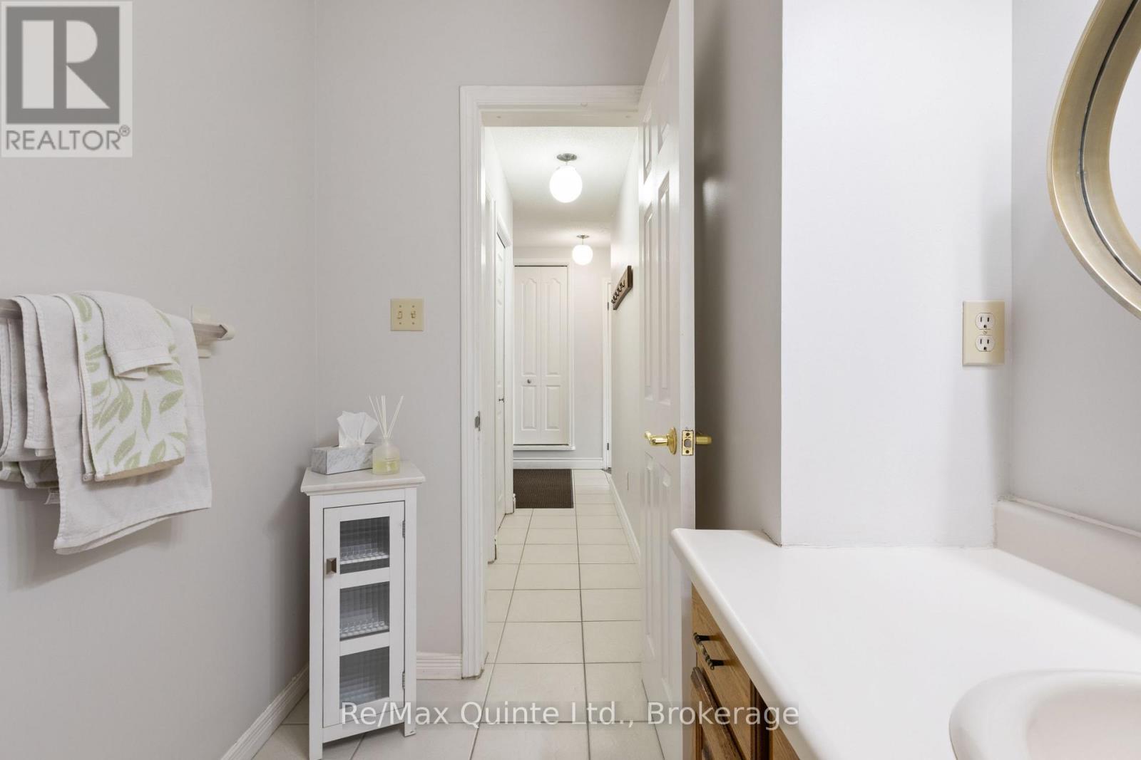 310 Bridge Street W, Belleville (Belleville Ward), ON - Indoor Photo Showing Bathroom
