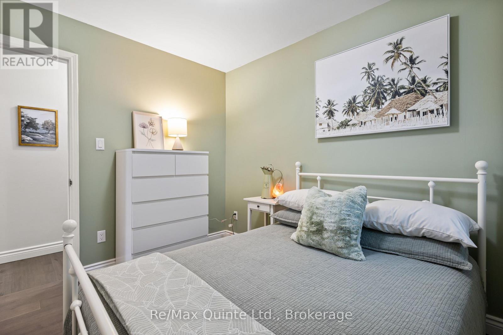 310 Bridge Street W, Belleville (Belleville Ward), ON - Indoor Photo Showing Bedroom