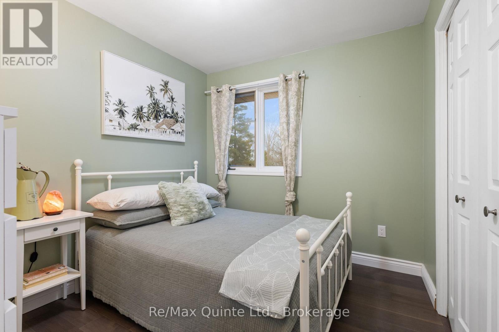 310 Bridge Street W, Belleville (Belleville Ward), ON - Indoor Photo Showing Bedroom