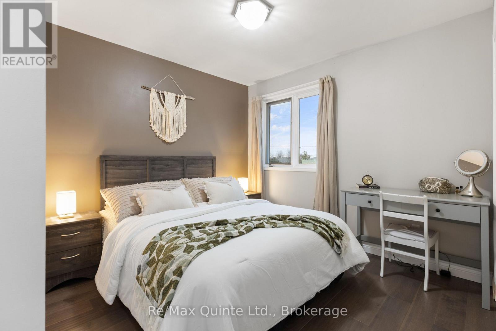 310 Bridge Street W, Belleville (Belleville Ward), ON - Indoor Photo Showing Bedroom