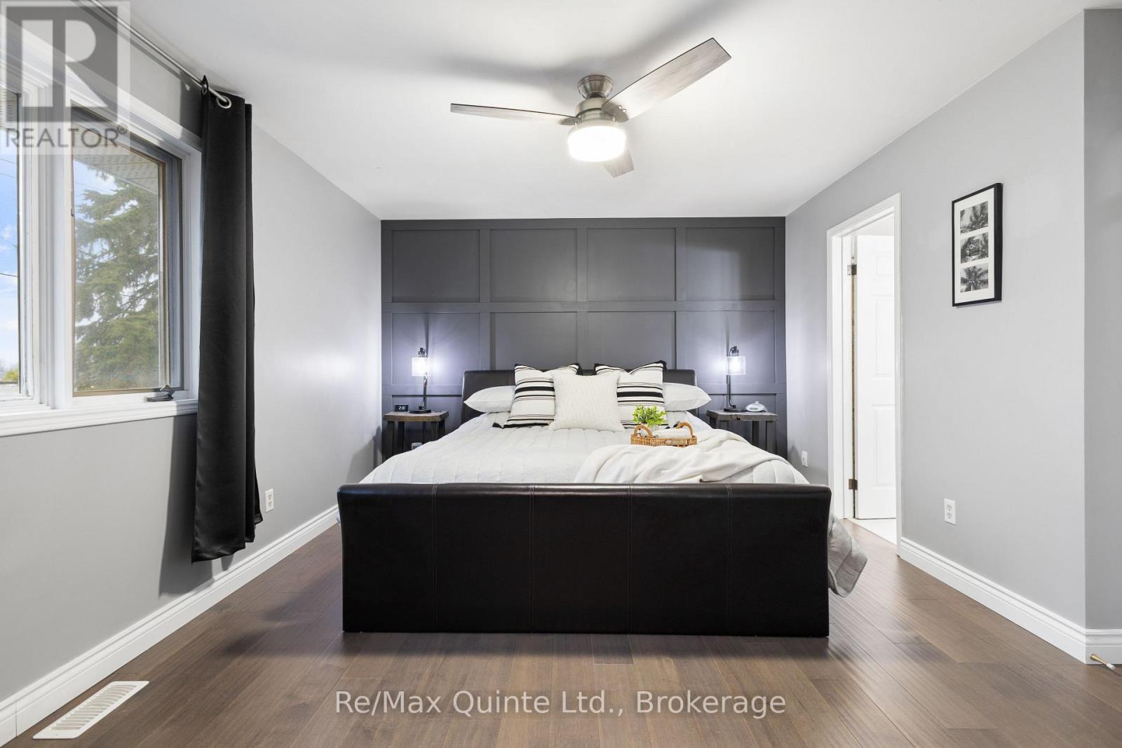 310 Bridge Street W, Belleville (Belleville Ward), ON - Indoor Photo Showing Bedroom