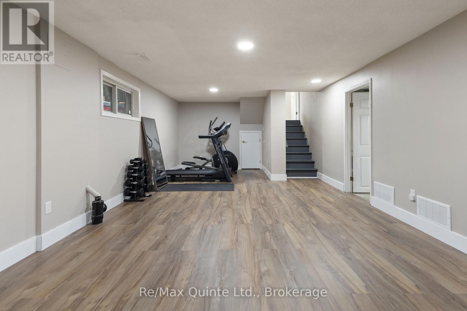 310 Bridge Street W, Belleville (Belleville Ward), ON - Indoor Photo Showing Gym Room