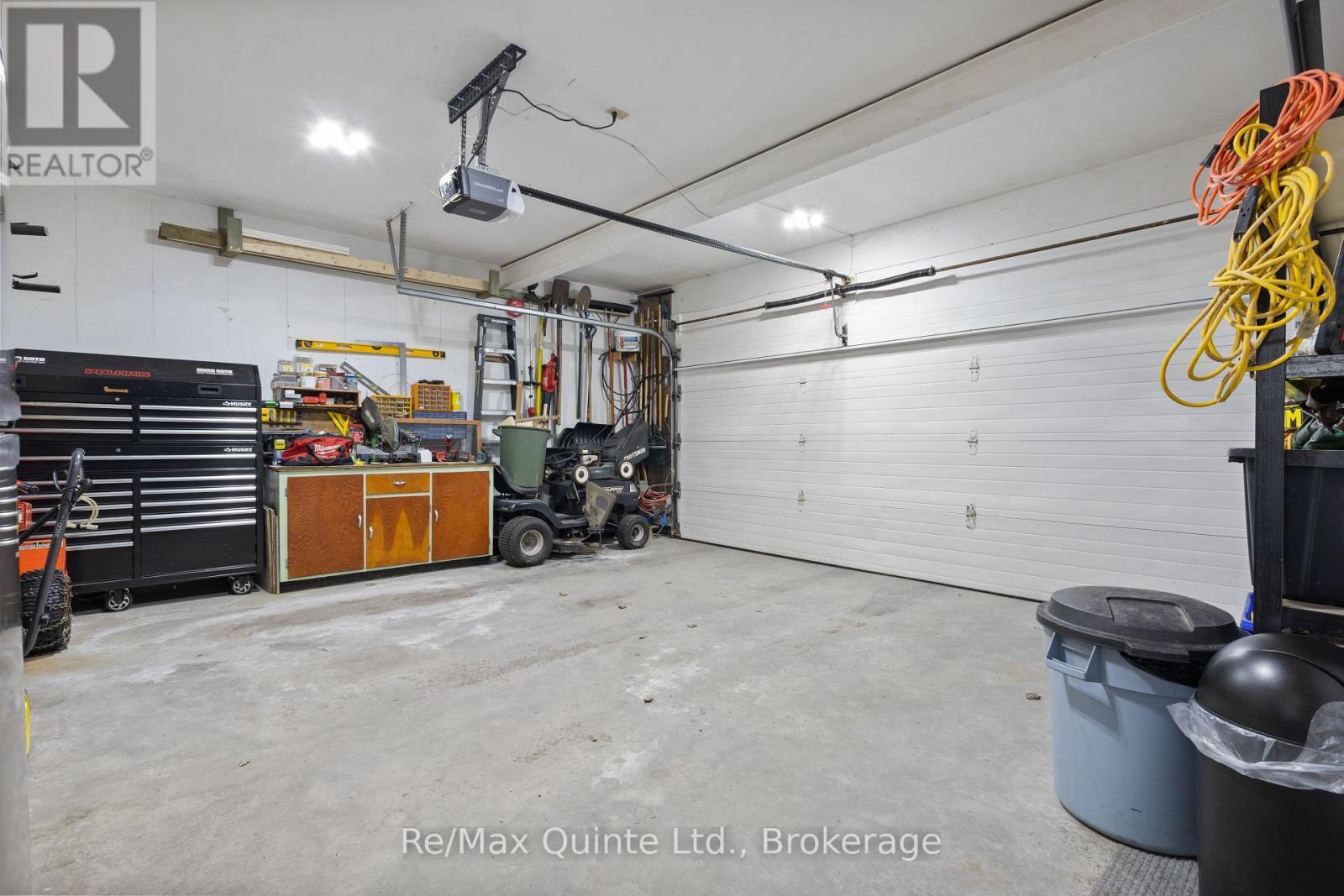 310 Bridge Street W, Belleville (Belleville Ward), ON - Indoor Photo Showing Garage