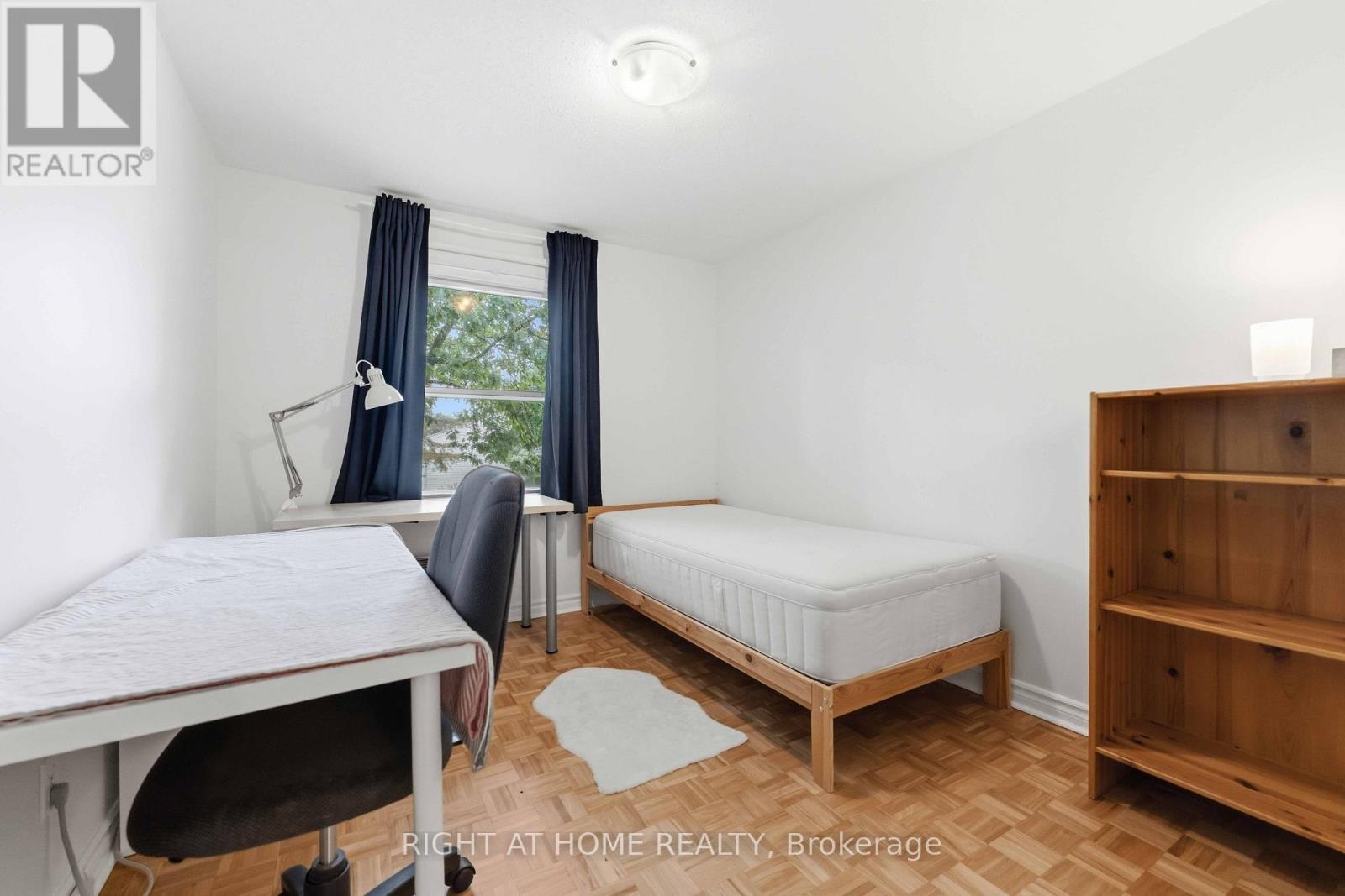 73 Hobart Crescent, Ottawa, ON - Indoor Photo Showing Bedroom
