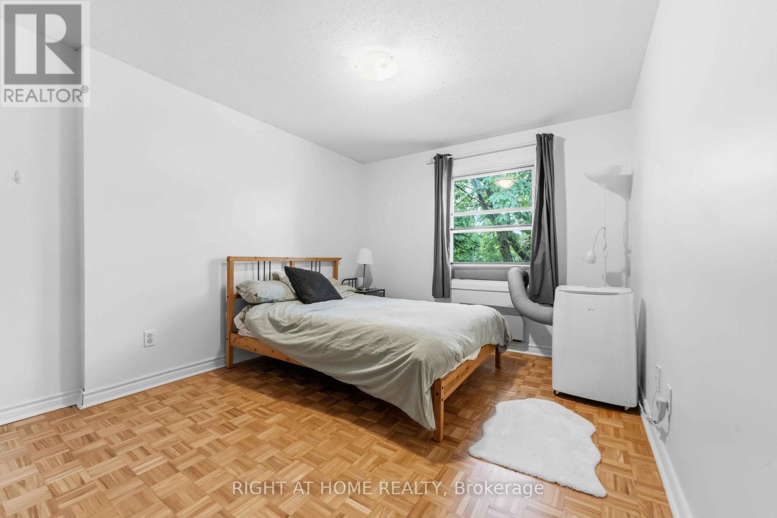 73 Hobart Crescent, Ottawa, ON - Indoor Photo Showing Bedroom