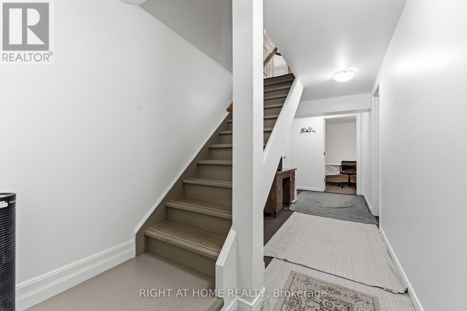 73 Hobart Crescent, Ottawa, ON - Indoor Photo Showing Other Room