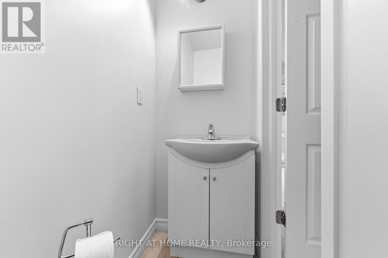 73 Hobart Crescent, Ottawa, ON - Indoor Photo Showing Bathroom