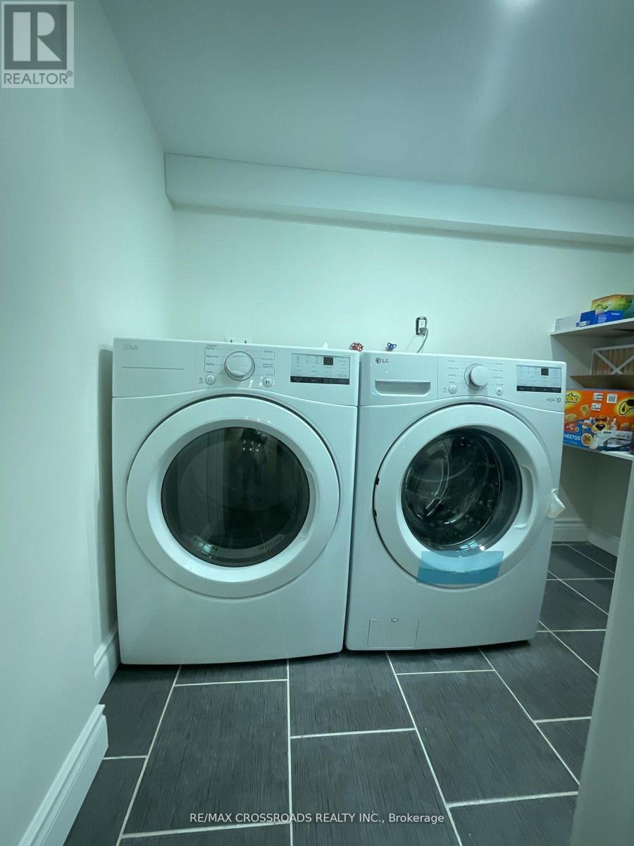 129 Lakeland Crescent, Richmond Hill, ON - Indoor Photo Showing Laundry Room