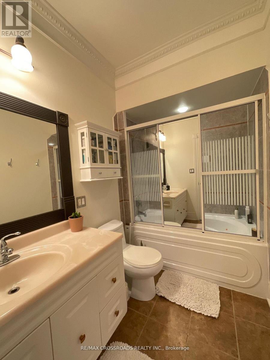 129 Lakeland Crescent, Richmond Hill, ON - Indoor Photo Showing Bathroom