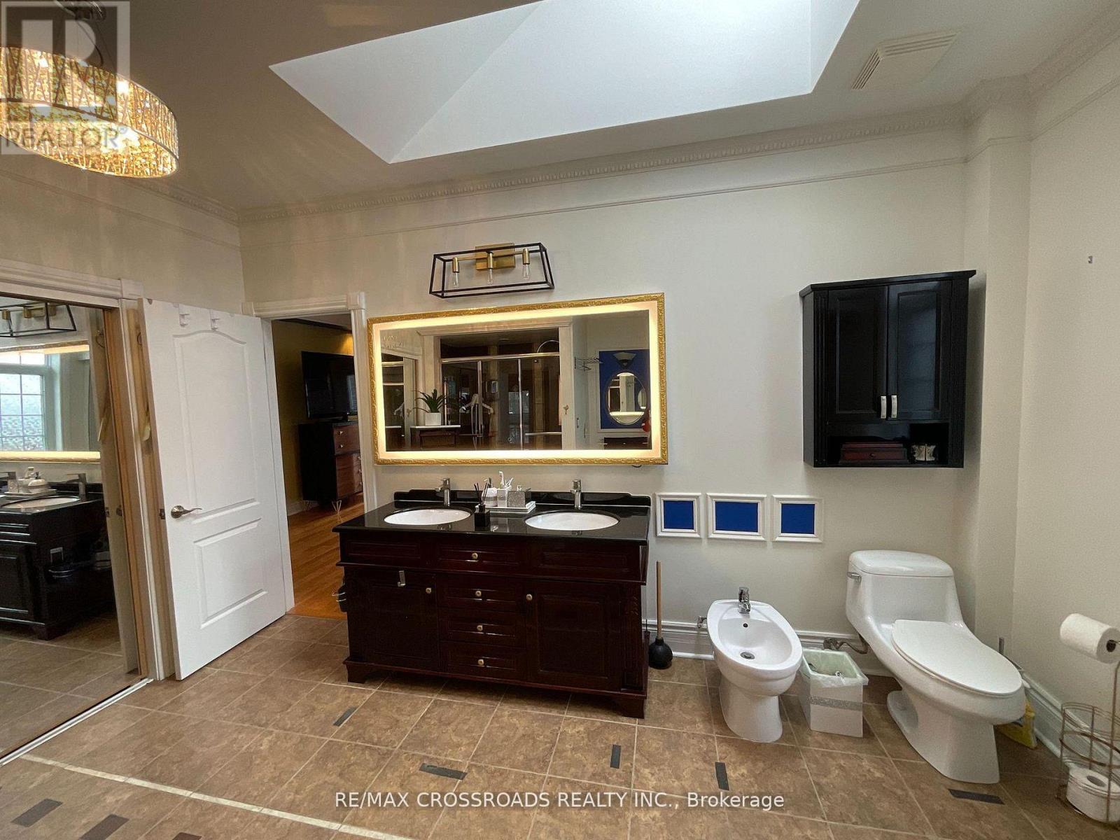 129 Lakeland Crescent, Richmond Hill, ON - Indoor Photo Showing Bathroom