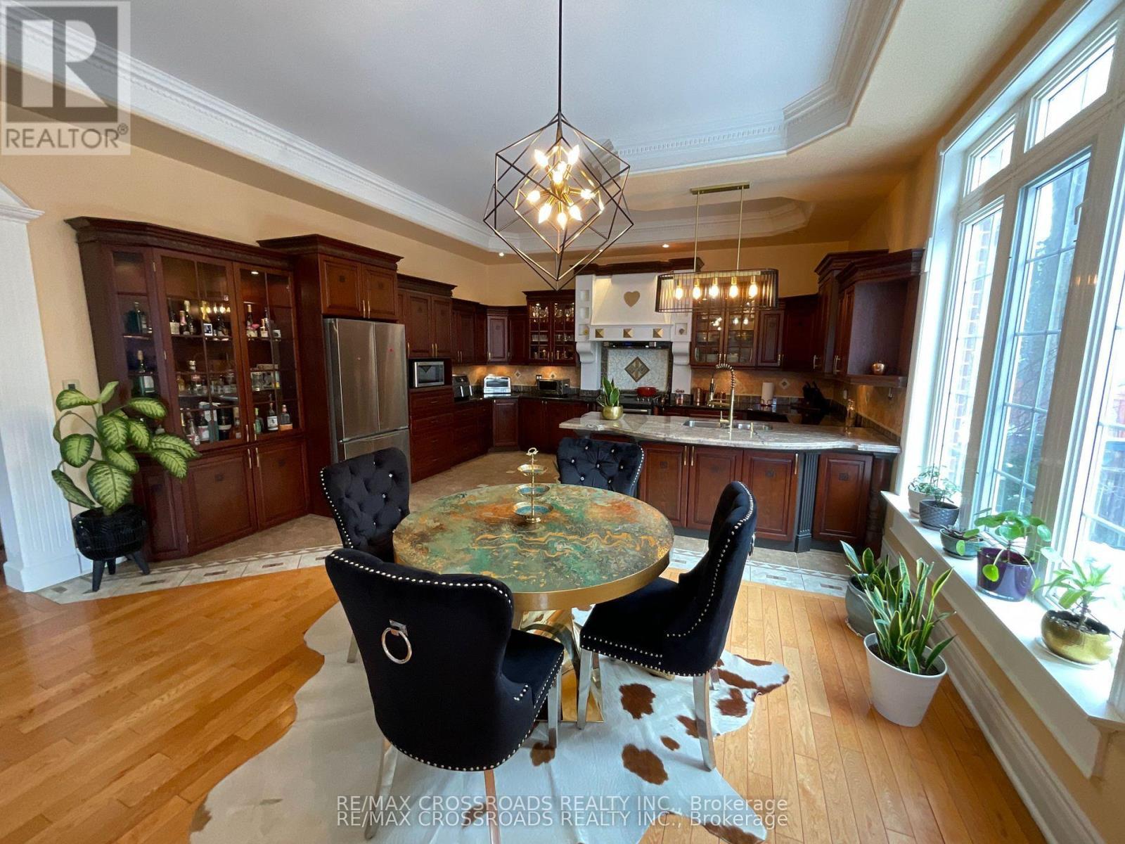 129 Lakeland Crescent, Richmond Hill, ON - Indoor Photo Showing Dining Room