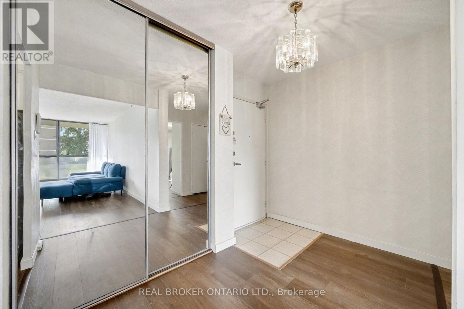 100 Canyon Avenue, Toronto, ON - Indoor Photo Showing Other Room