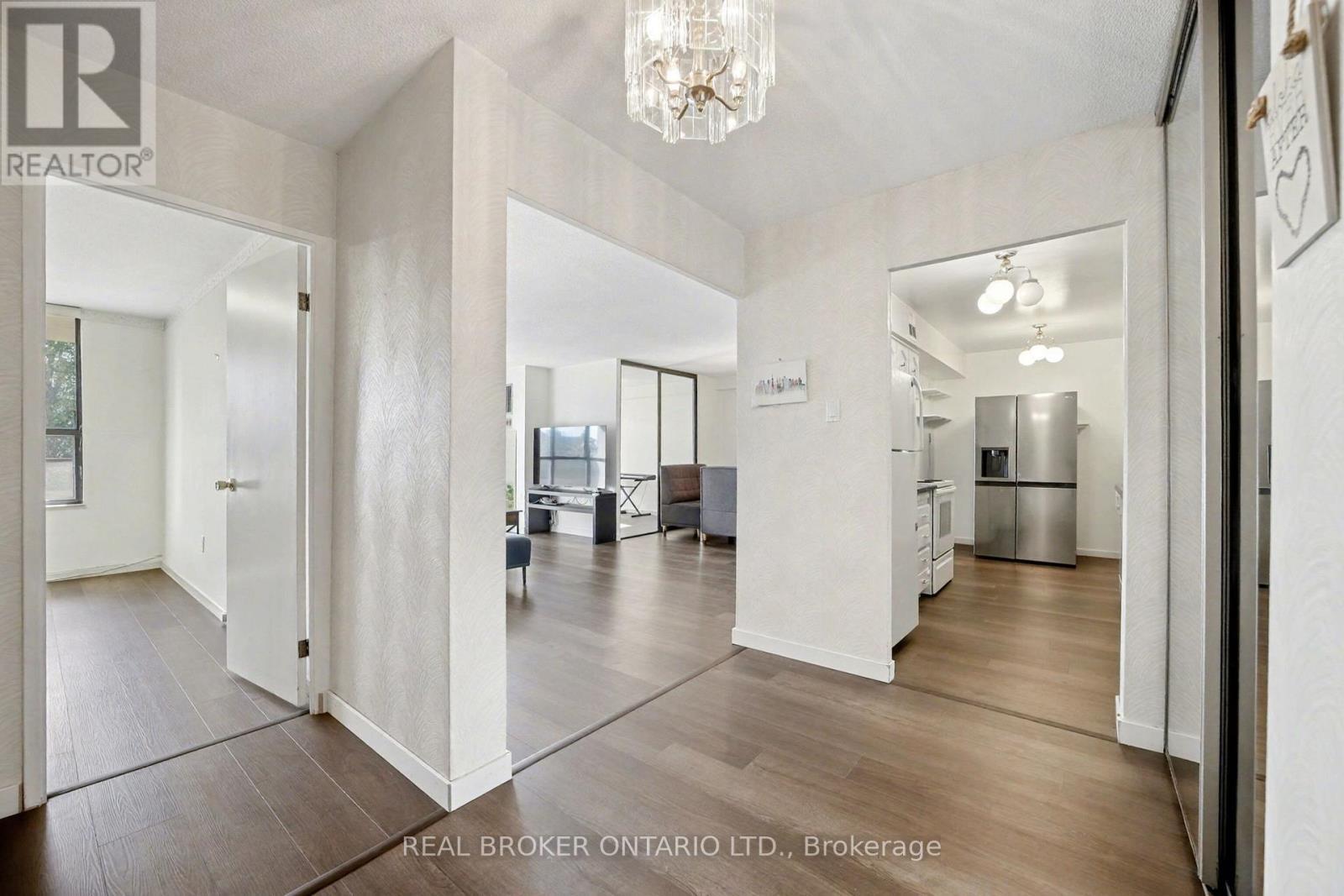 100 Canyon Avenue, Toronto, ON - Indoor Photo Showing Other Room