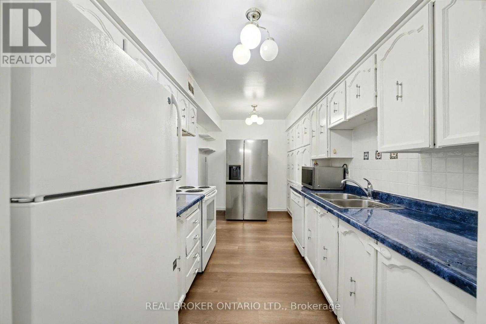 Kitchen - 100 Canyon Avenue, Toronto, ON - Indoor Photo Showing Kitchen With Double Sink