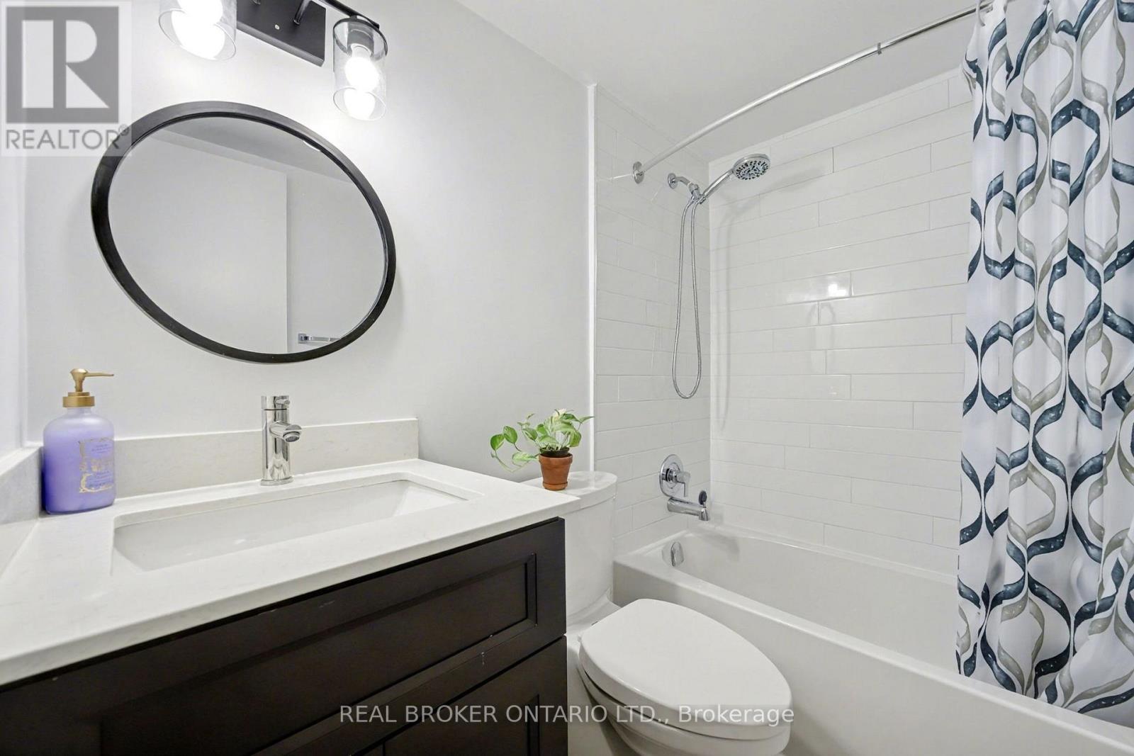 Bathroom - 100 Canyon Avenue, Toronto, ON - Indoor Photo Showing Bathroom