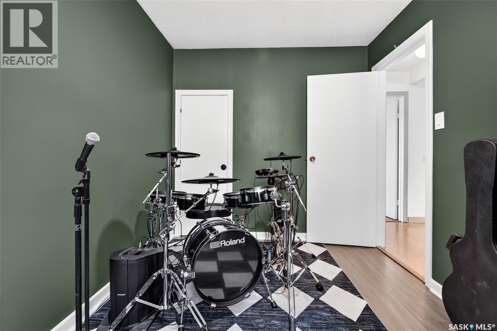 1032 Lillooet Street W, Moose Jaw, SK - Indoor Photo Showing Other Room