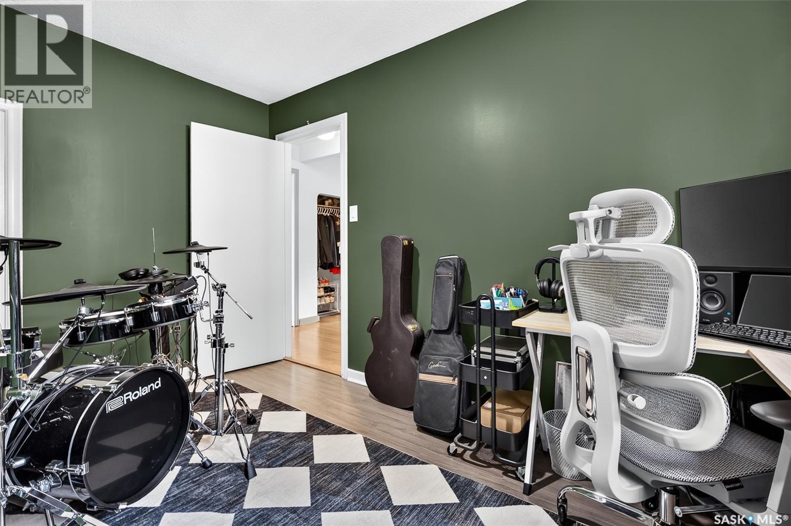 1032 Lillooet Street W, Moose Jaw, SK - Indoor