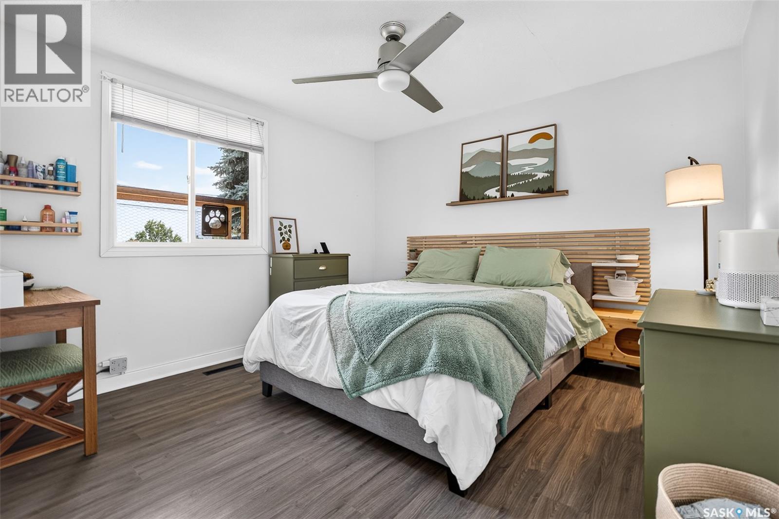 1032 Lillooet Street W, Moose Jaw, SK - Indoor Photo Showing Bedroom
