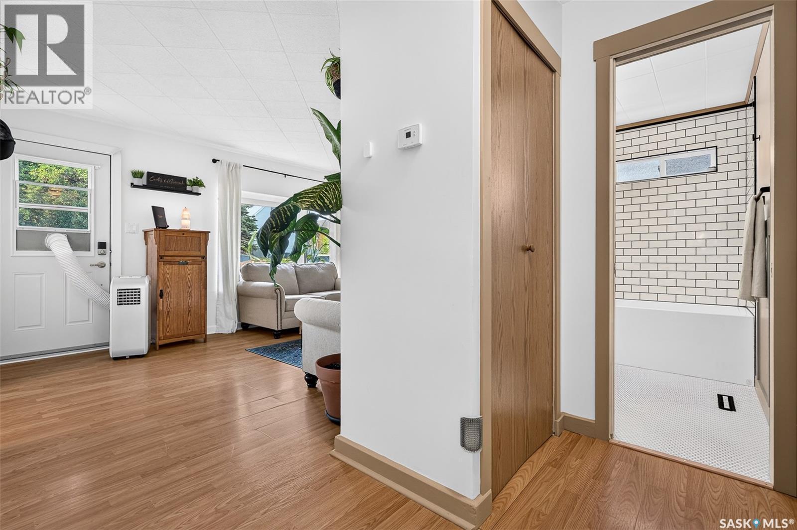 1032 Lillooet Street W, Moose Jaw, SK - Indoor Photo Showing Other Room