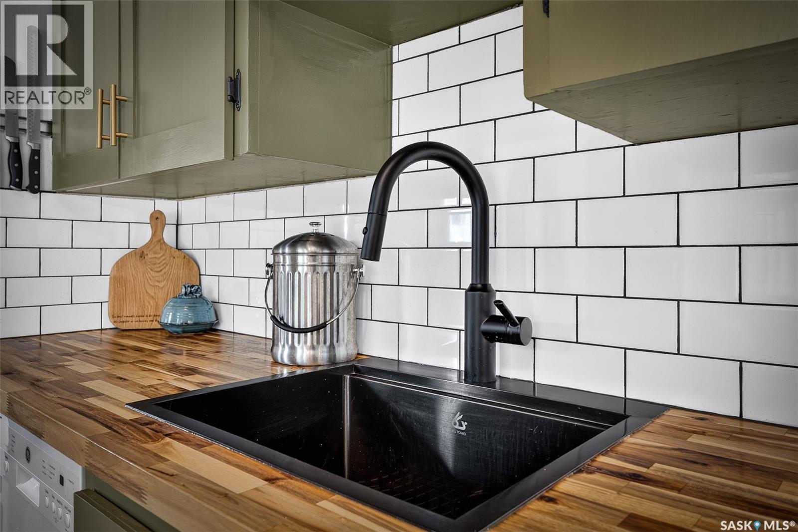 1032 Lillooet Street W, Moose Jaw, SK - Indoor Photo Showing Kitchen
