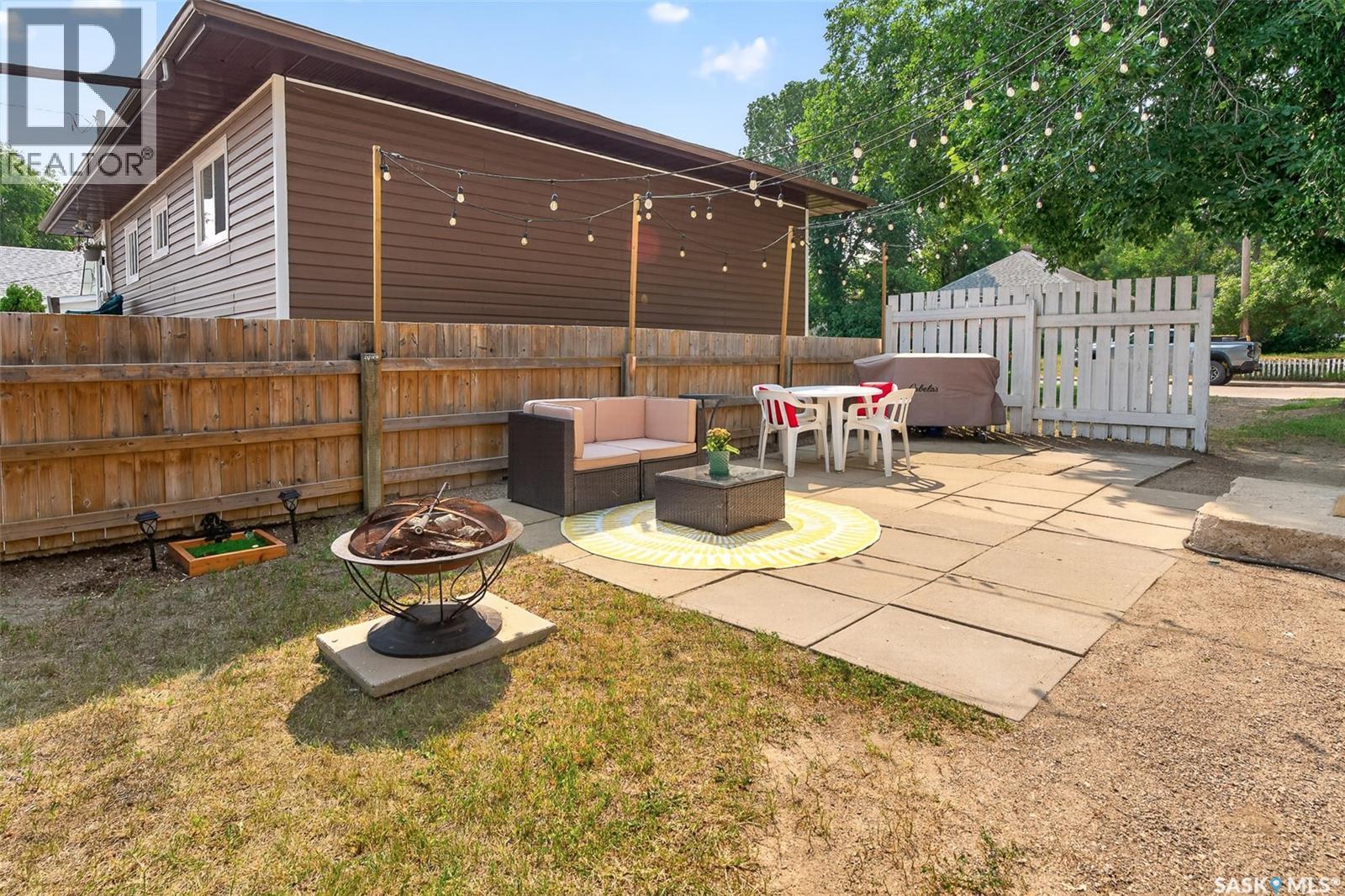 1032 Lillooet Street W, Moose Jaw, SK - Outdoor With Deck Patio Veranda