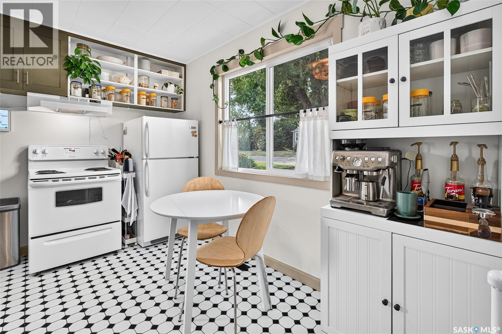 1032 Lillooet Street W, Moose Jaw, SK - Indoor Photo Showing Kitchen