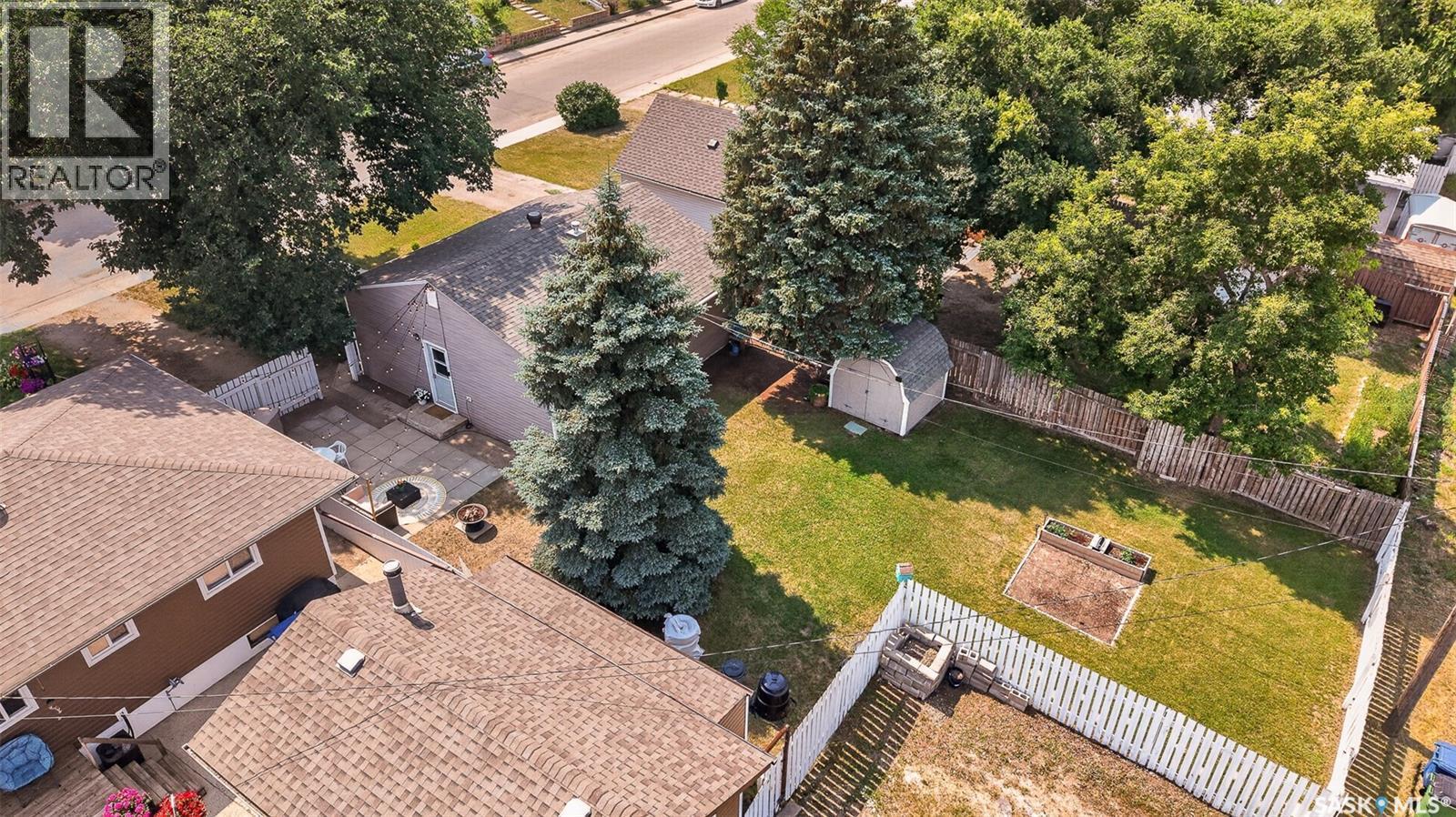 1032 Lillooet Street W, Moose Jaw, SK - Outdoor