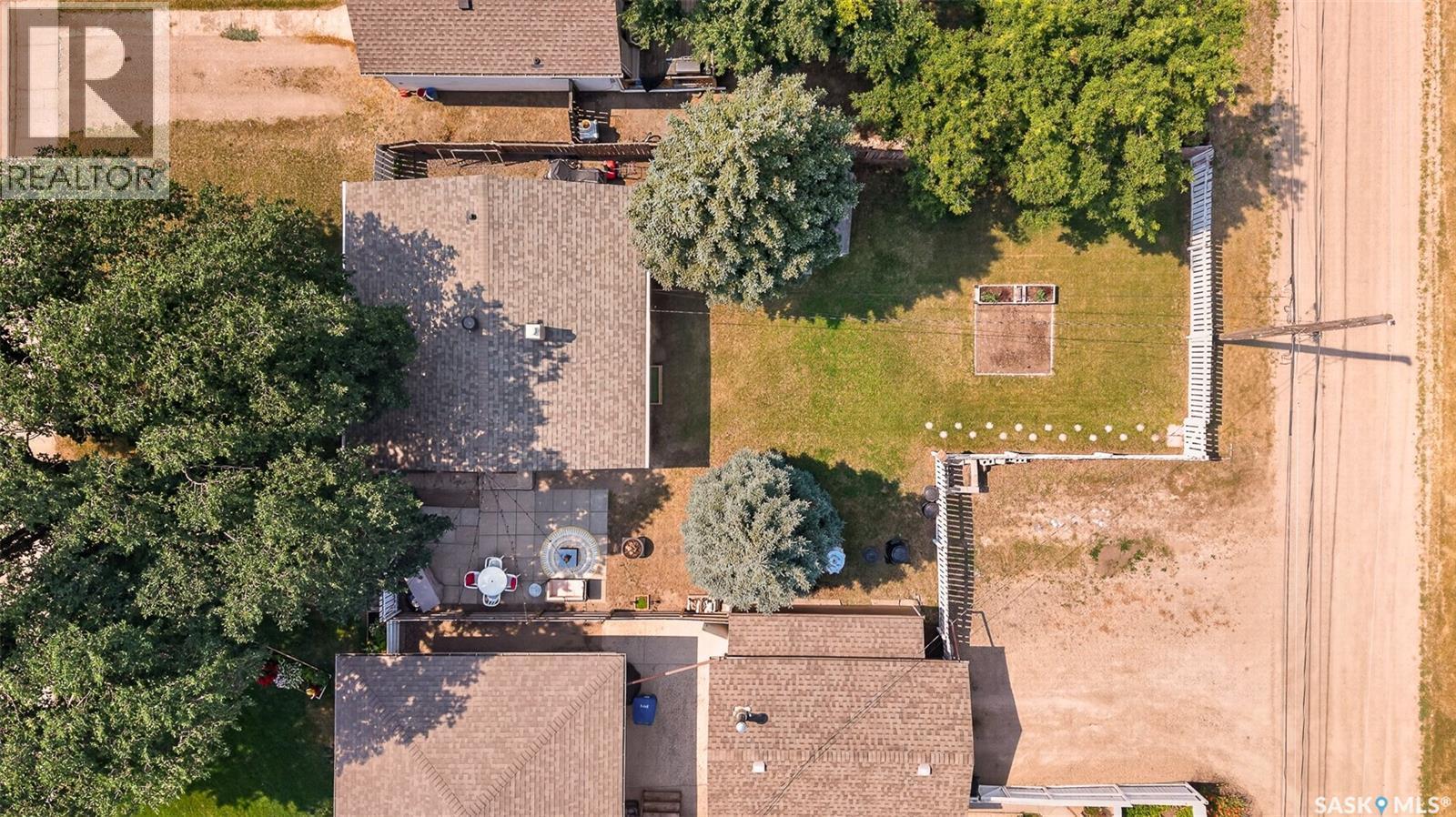 1032 Lillooet Street W, Moose Jaw, SK - Outdoor