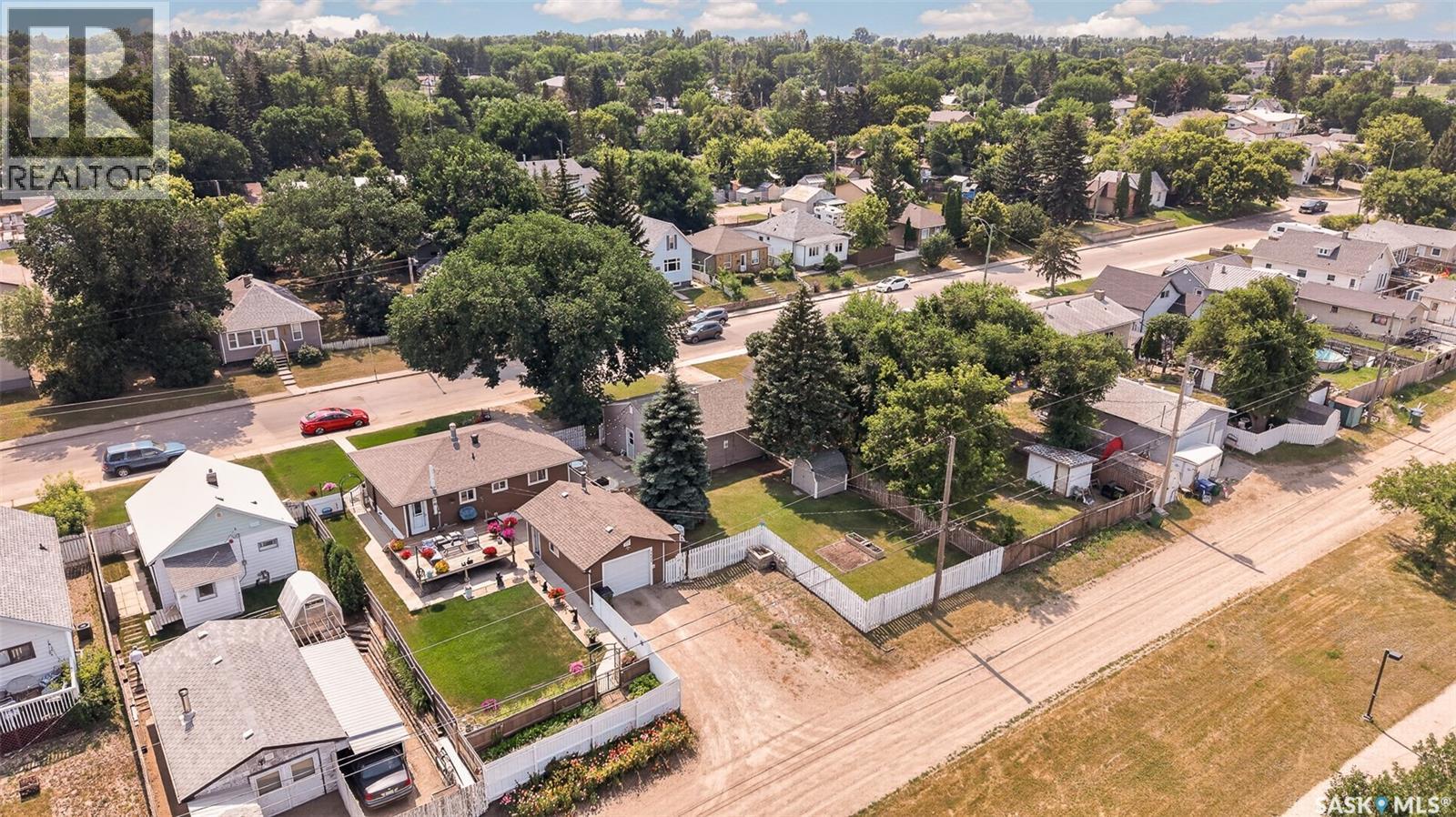 1032 Lillooet Street W, Moose Jaw, SK - Outdoor With View