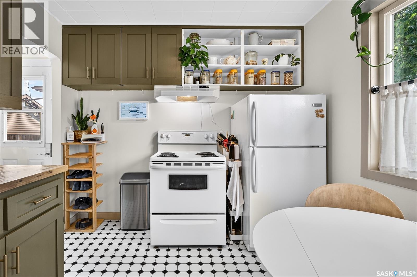 1032 Lillooet Street W, Moose Jaw, SK - Indoor Photo Showing Kitchen