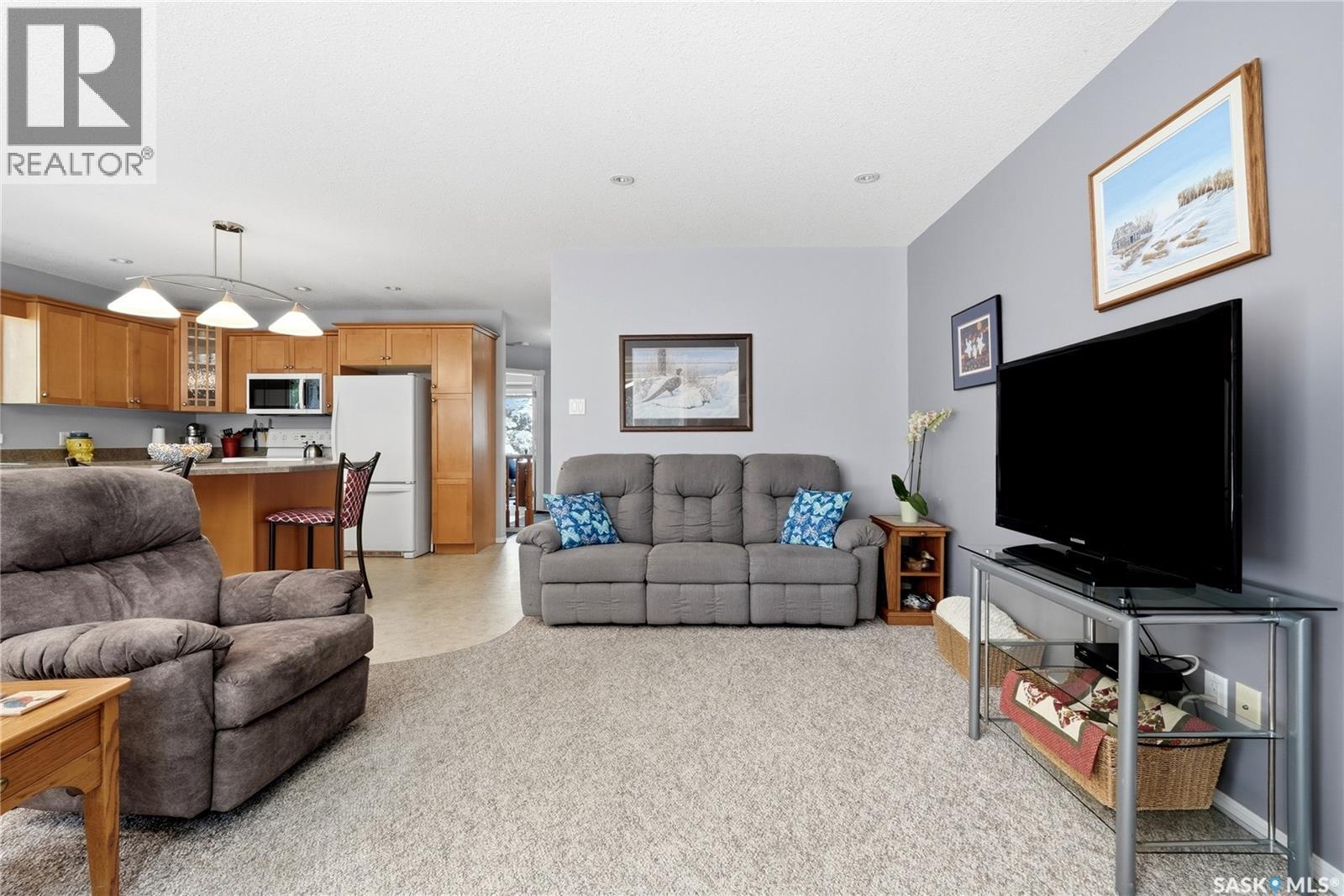 28 Rosedale Avenue, Katepwa Beach, SK - Indoor Photo Showing Living Room