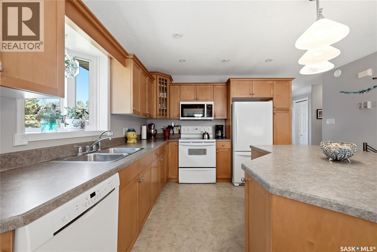 28 Rosedale Avenue, Katepwa Beach, SK - Indoor Photo Showing Kitchen With Double Sink