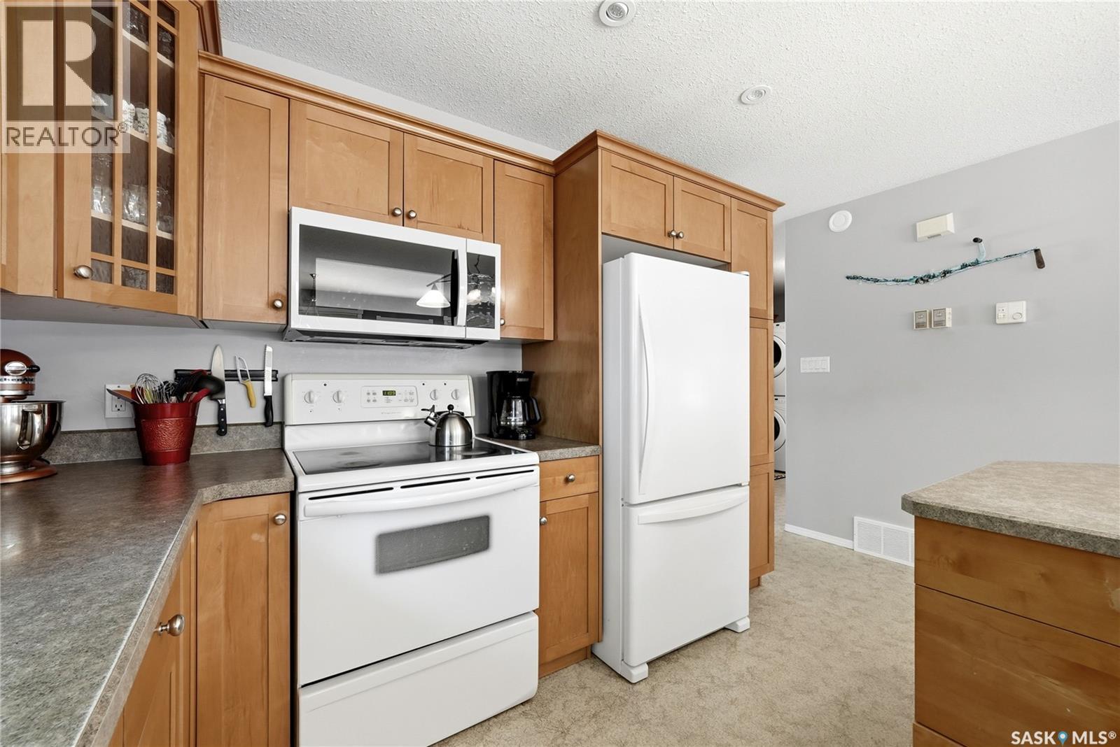 28 Rosedale Avenue, Katepwa Beach, SK - Indoor Photo Showing Kitchen